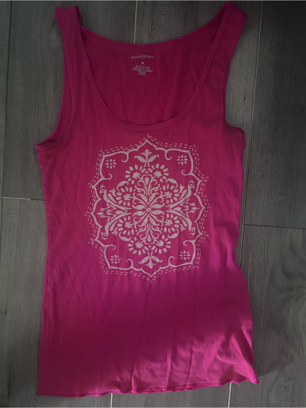 Banana Republic Fuchsia Scoop Neck Tank with Medallion Print